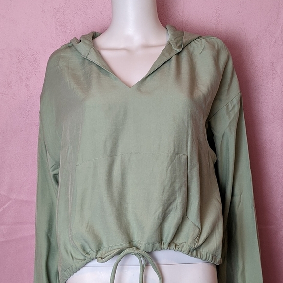 Urban Outfitters Sage Green Lightweight Drawstring Hem Pullover Hoodie - Picture 1 of 7